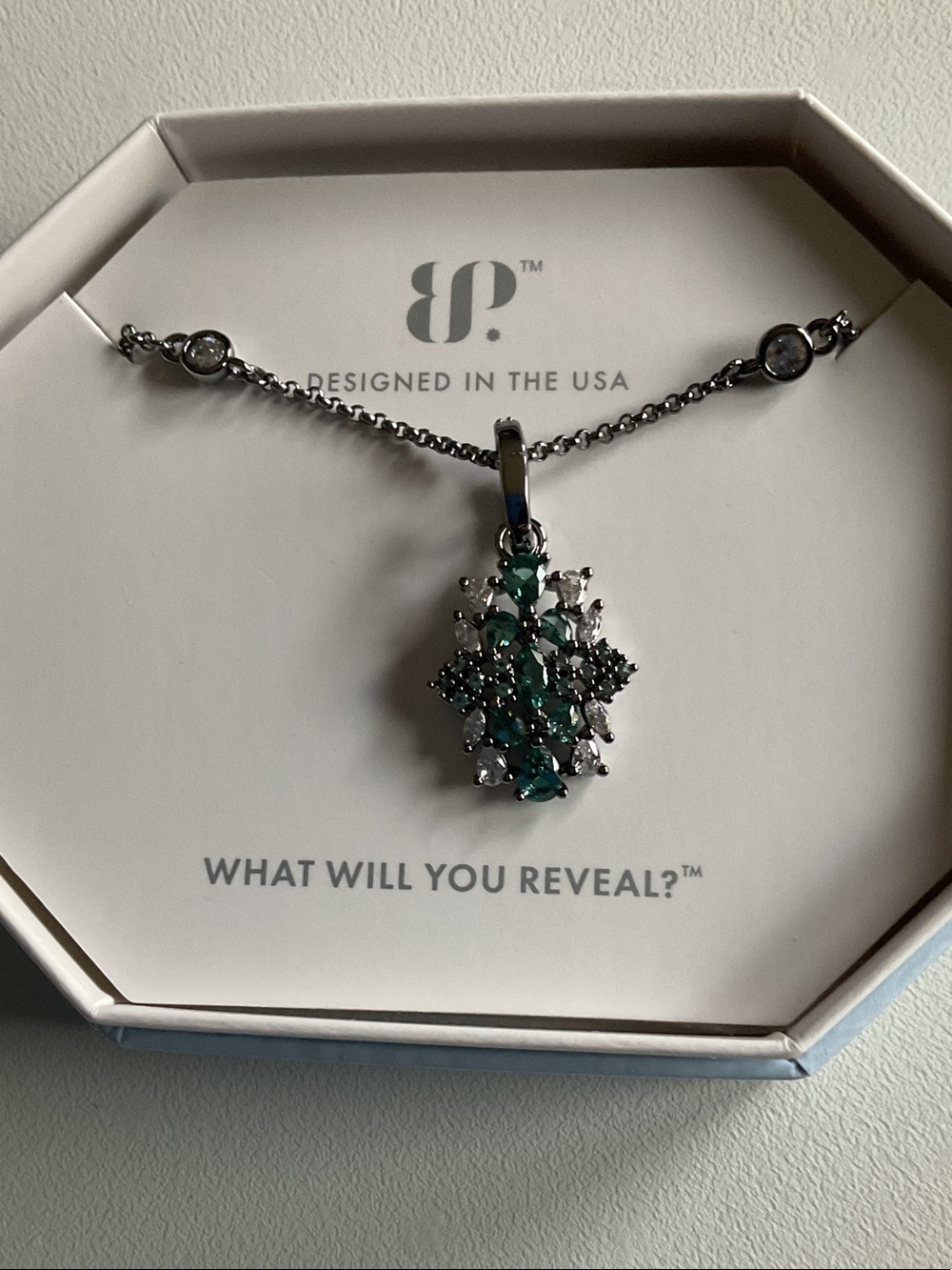 bp Silver Necklace with Deep Green and Clear Crystal Cluster Pendant